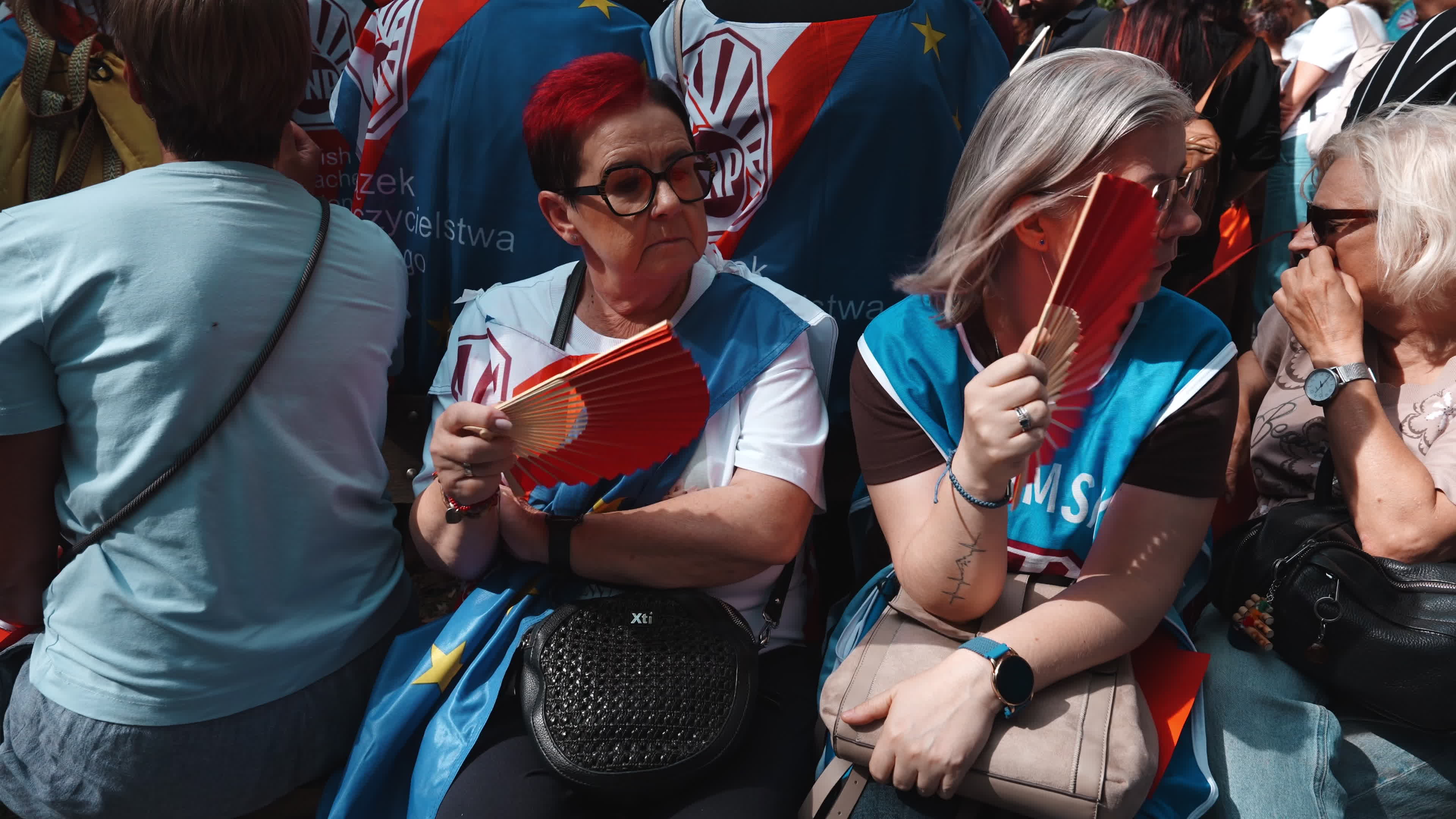 Polish Teachers Rally Outside PM's Chancellery Over Stalled Pay Reform
