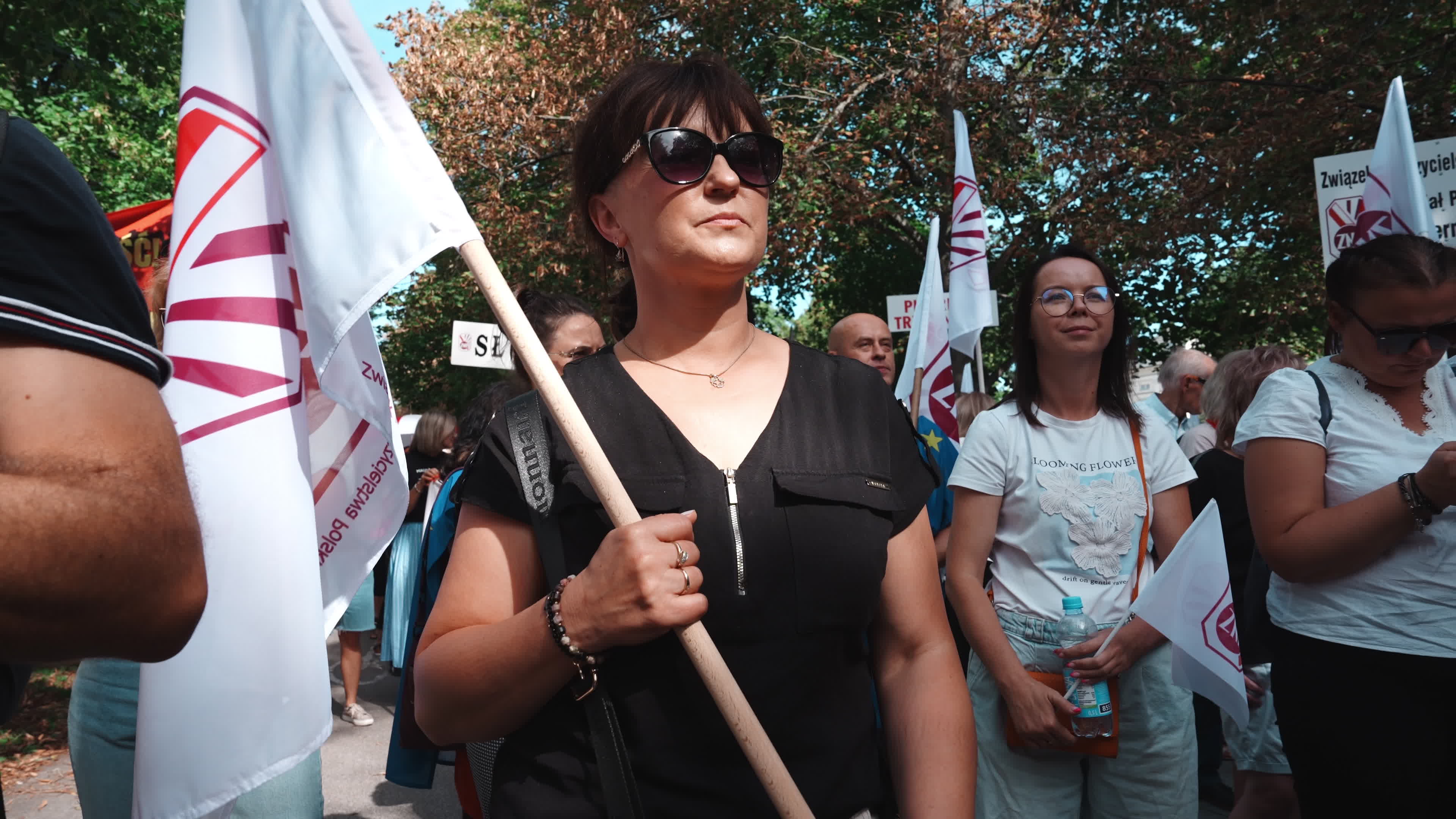 Polish Teachers Rally Outside PM's Chancellery Over Stalled Pay Reform