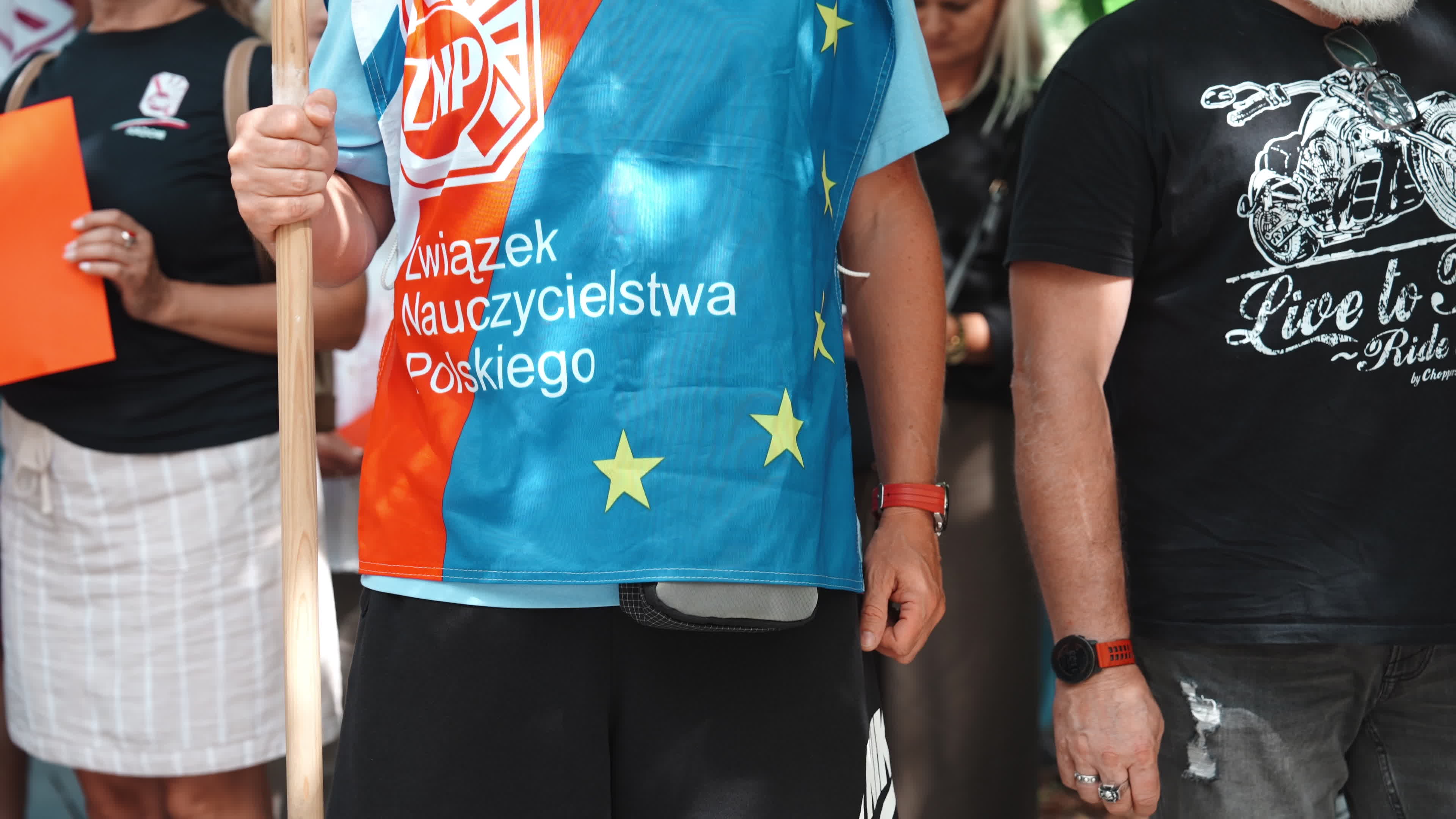 Polish Teachers Rally Outside PM's Chancellery Over Stalled Pay Reform