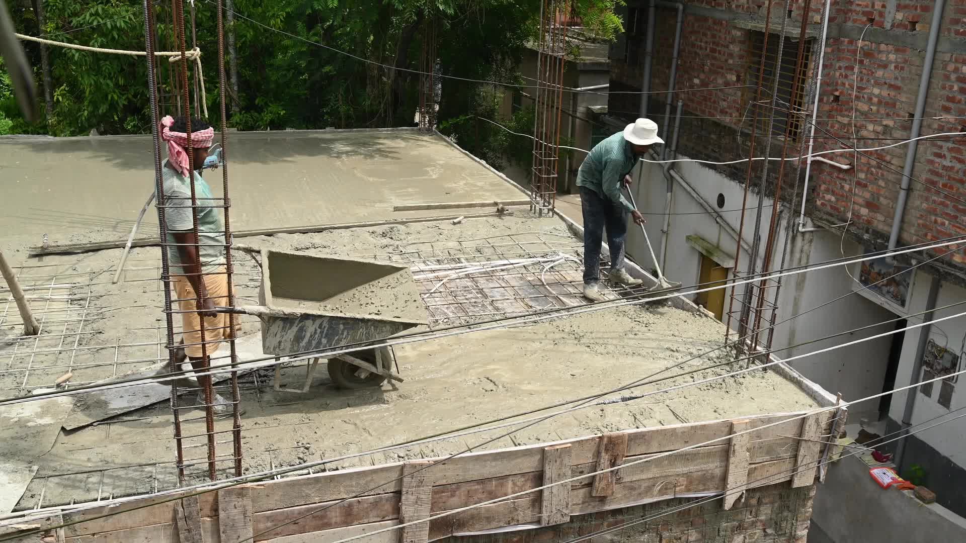 Masonry - Indian Economy - Daily wage labor in India - Concrete roof making in India