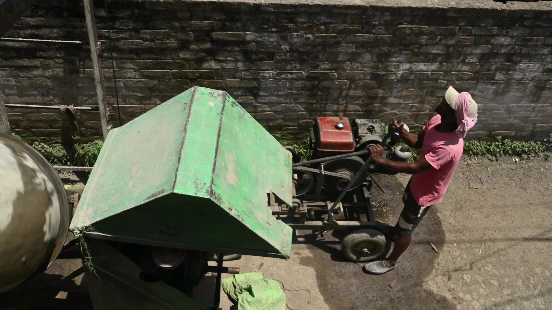 Masonry - Indian Economy - Daily wage labor in India - Concrete roof making in India