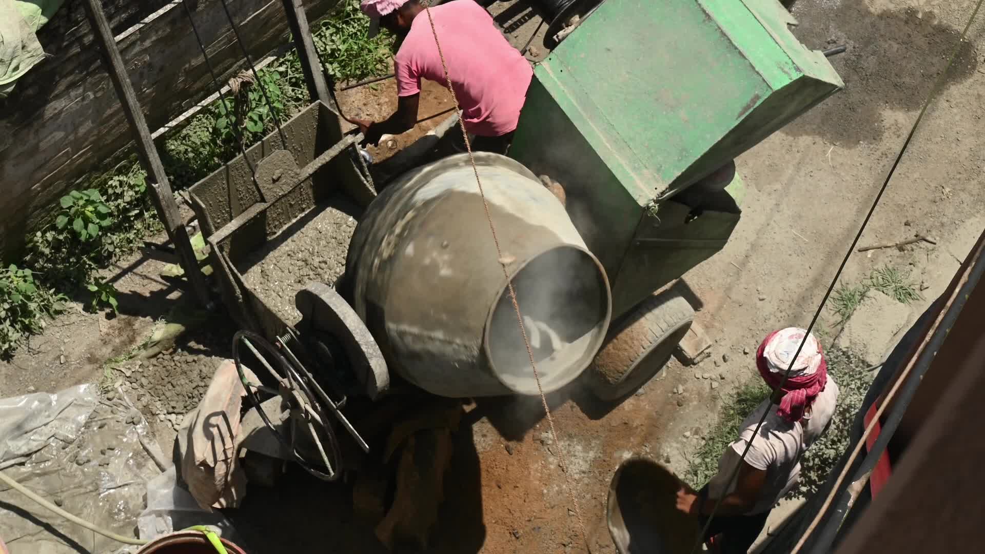 Masonry - Indian Economy - Daily wage labor in India - Concrete roof making in India