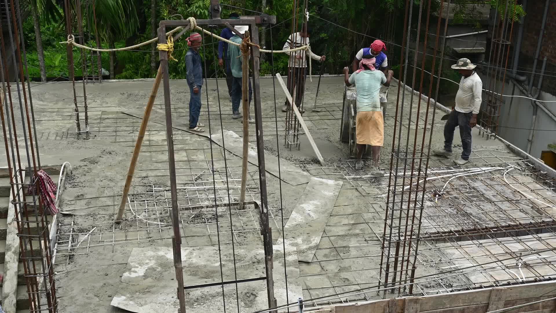 Masonry - Indian Economy - Daily wage labor in India - Concrete roof making in India