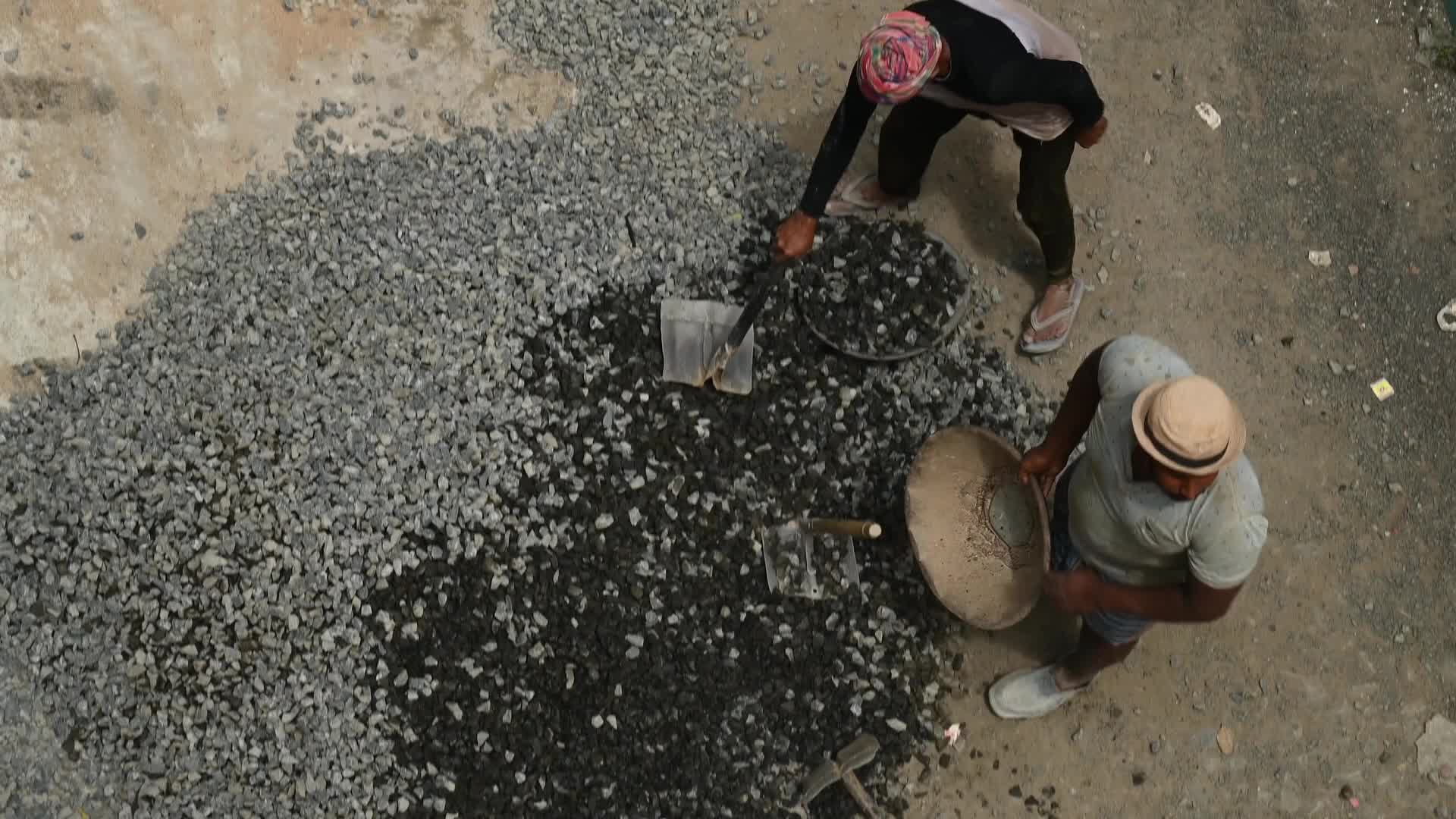 Masonry - Indian Economy - Daily wage labor in India - Concrete roof making in India