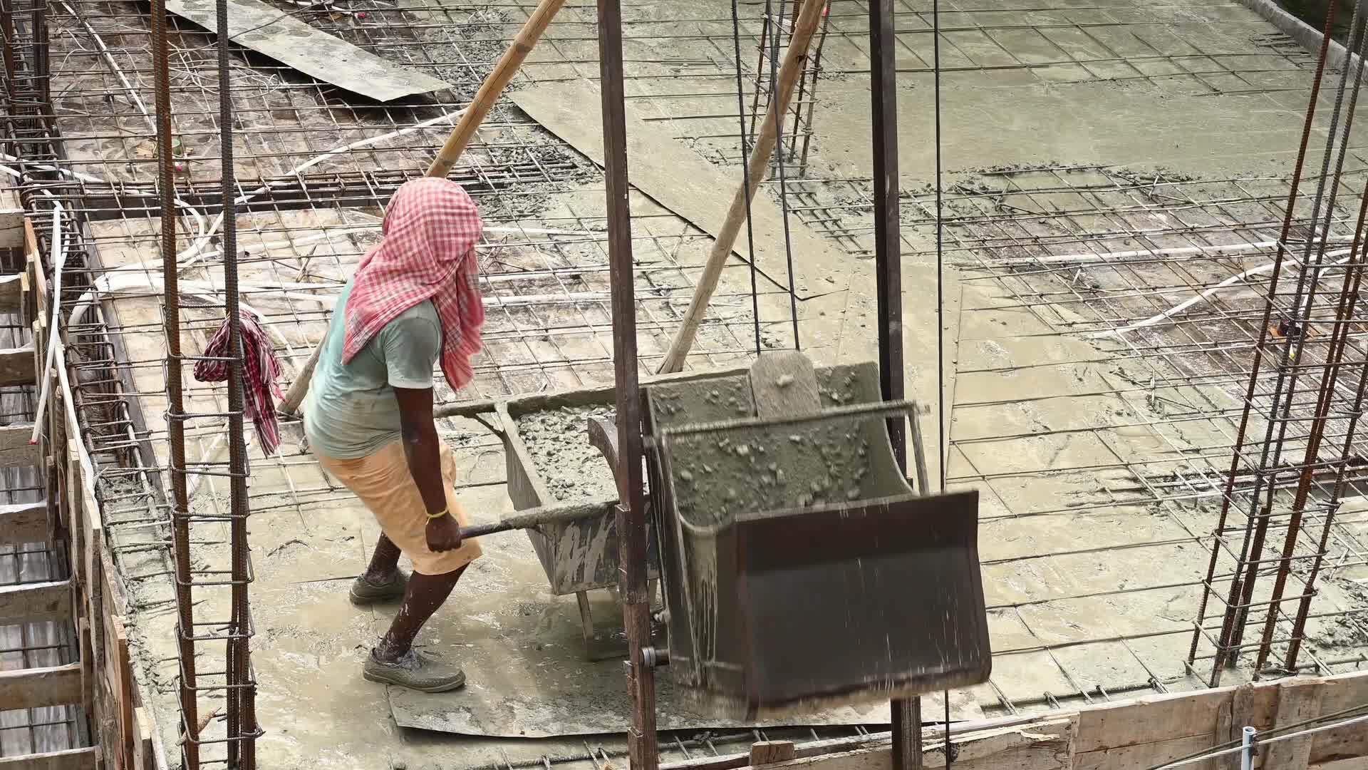 Masonry - Indian Economy - Daily wage labor in India - Concrete roof making in India