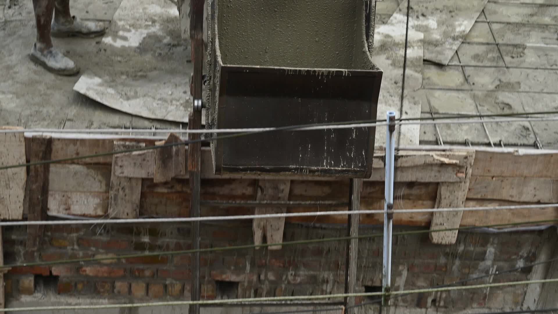 Masonry - Indian Economy - Daily wage labor in India - Concrete roof making in India