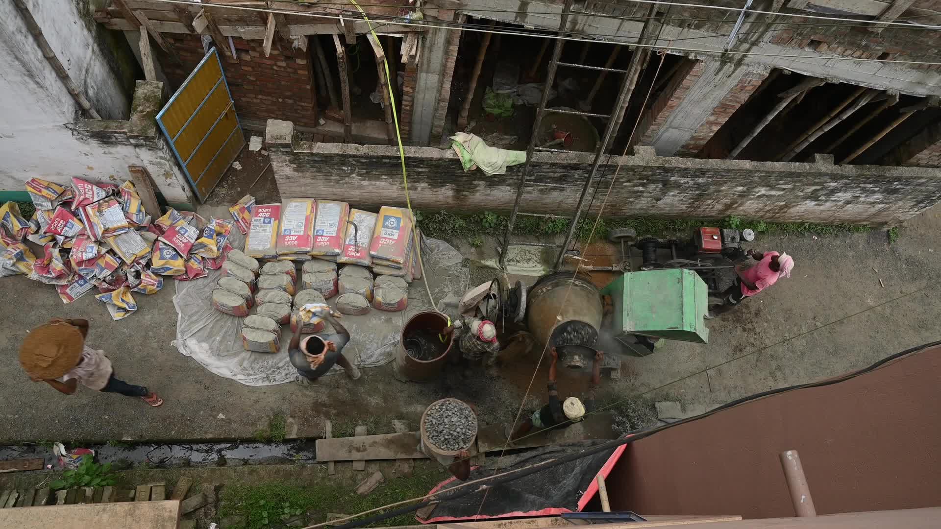 Masonry - Indian Economy - Daily wage labor in India - Concrete roof making in India
