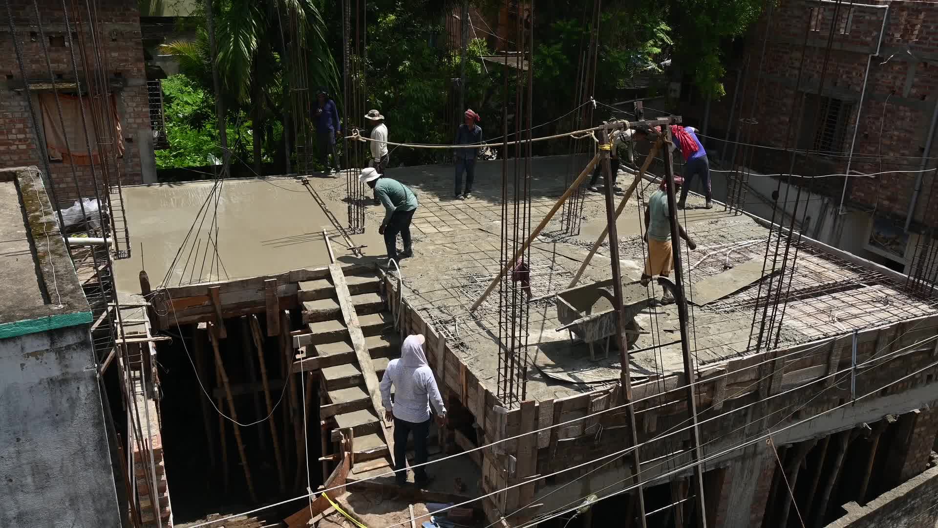 Masonry - Indian Economy - Daily wage labor in India - Concrete roof making in India