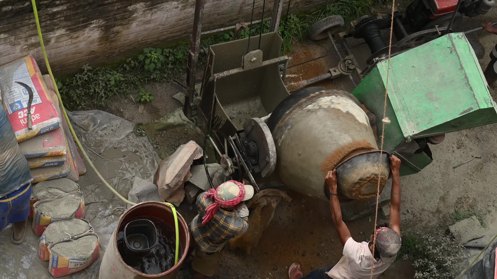 Masonry - Indian Economy - Daily wage labor in India - Concrete roof making in India
