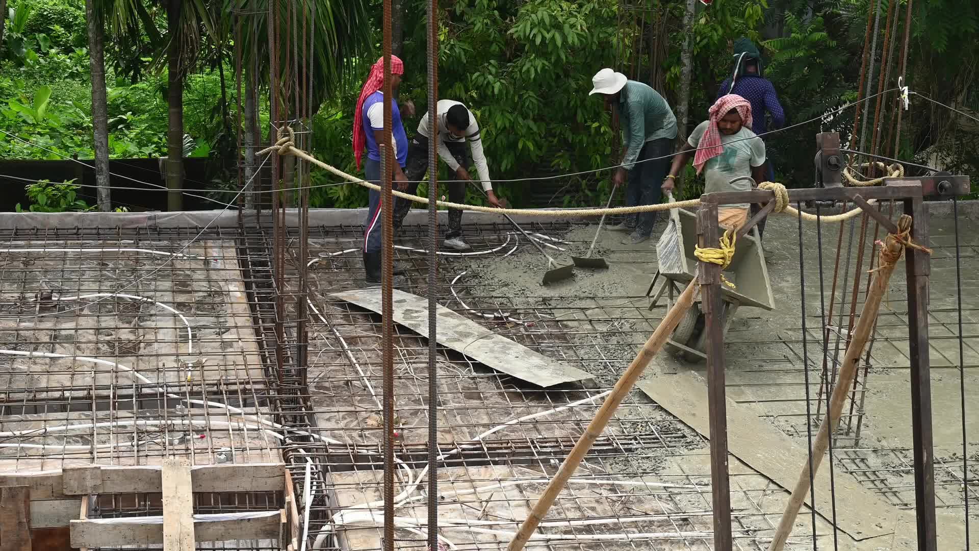 Masonry - Indian Economy - Daily wage labor in India - Concrete roof making in India