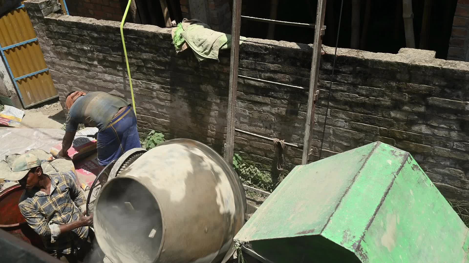 Masonry - Indian Economy - Daily wage labor in India - Concrete roof making in India