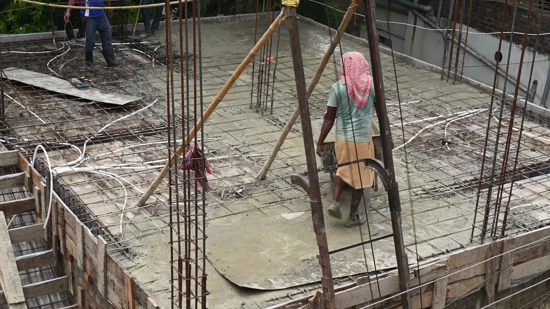 Masonry - Indian Economy - Daily wage labor in India - Concrete roof making in India