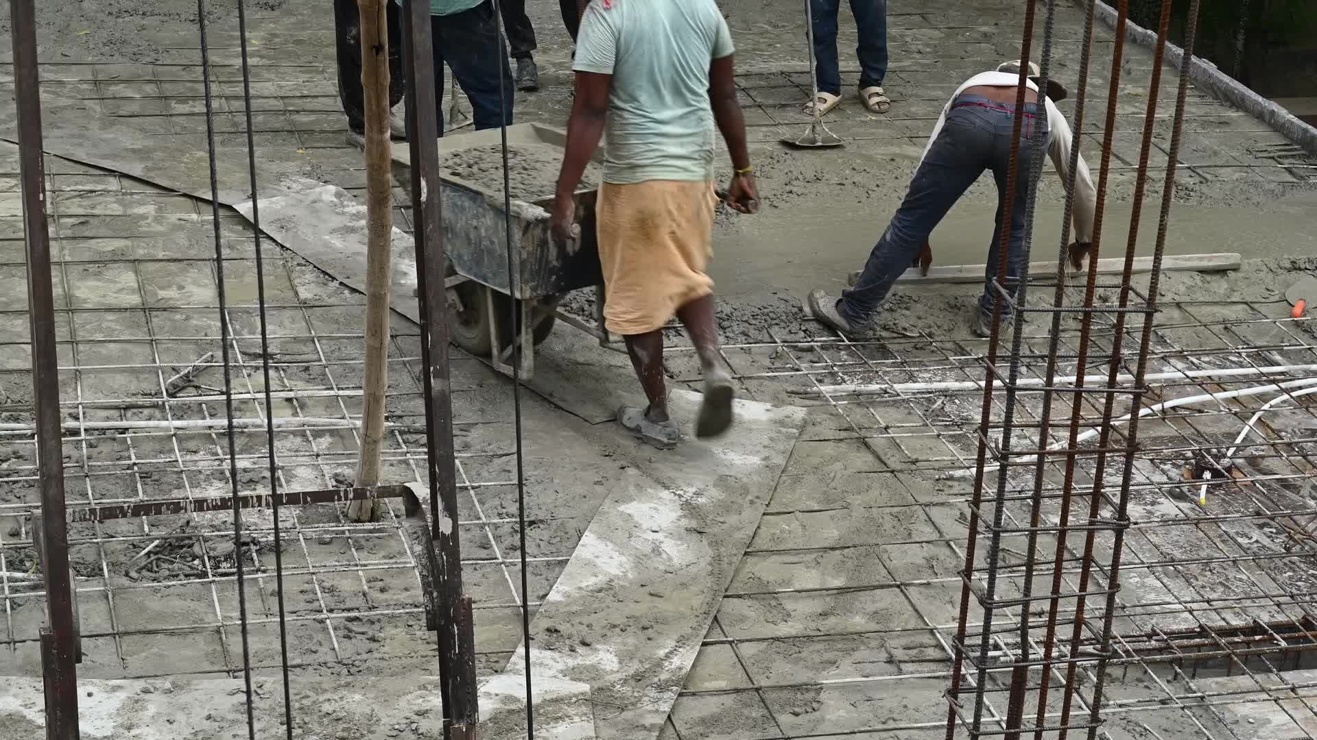 Masonry - Indian Economy - Daily wage labor in India - Concrete roof making in India