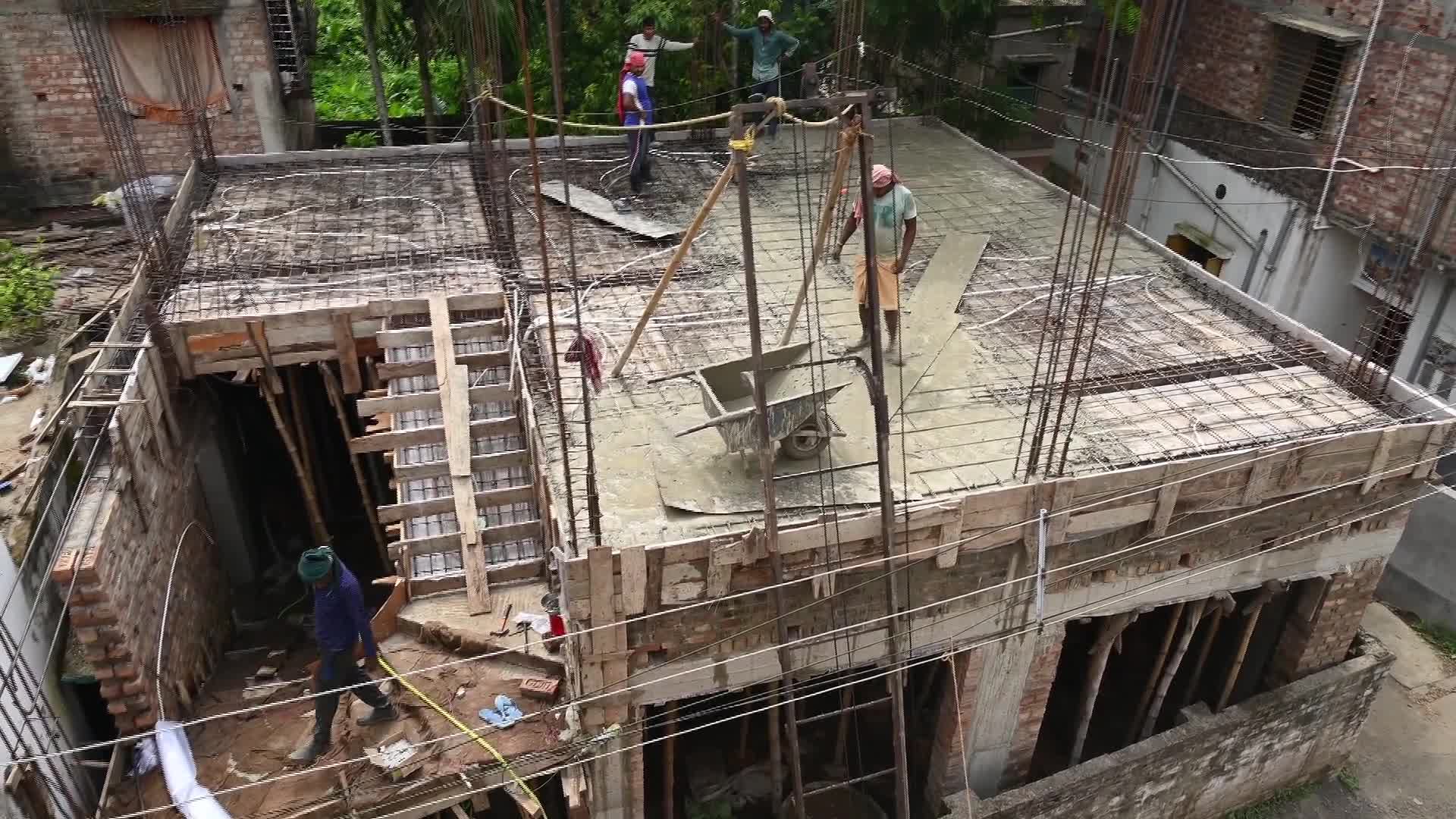 Masonry - Indian Economy - Daily wage labor in India - Concrete roof making in India - 08/31/2026