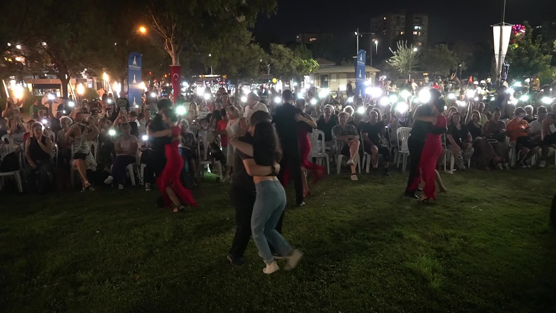 Izmir Marks World Peace Day with Poetry and Dance