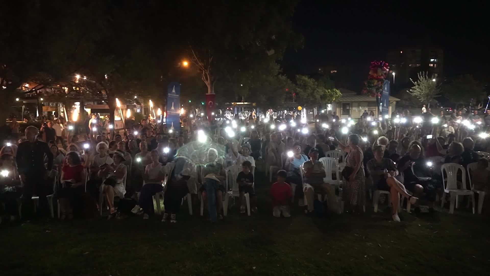 Izmir Marks World Peace Day with Poetry and Dance