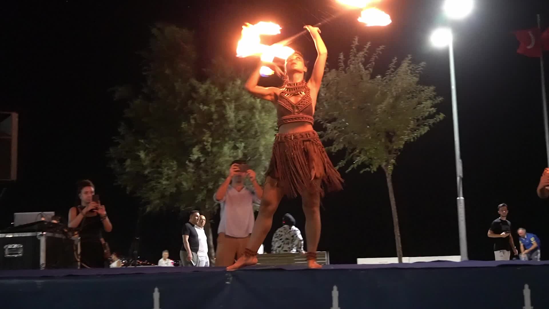 Izmir Marks World Peace Day with Poetry and Dance