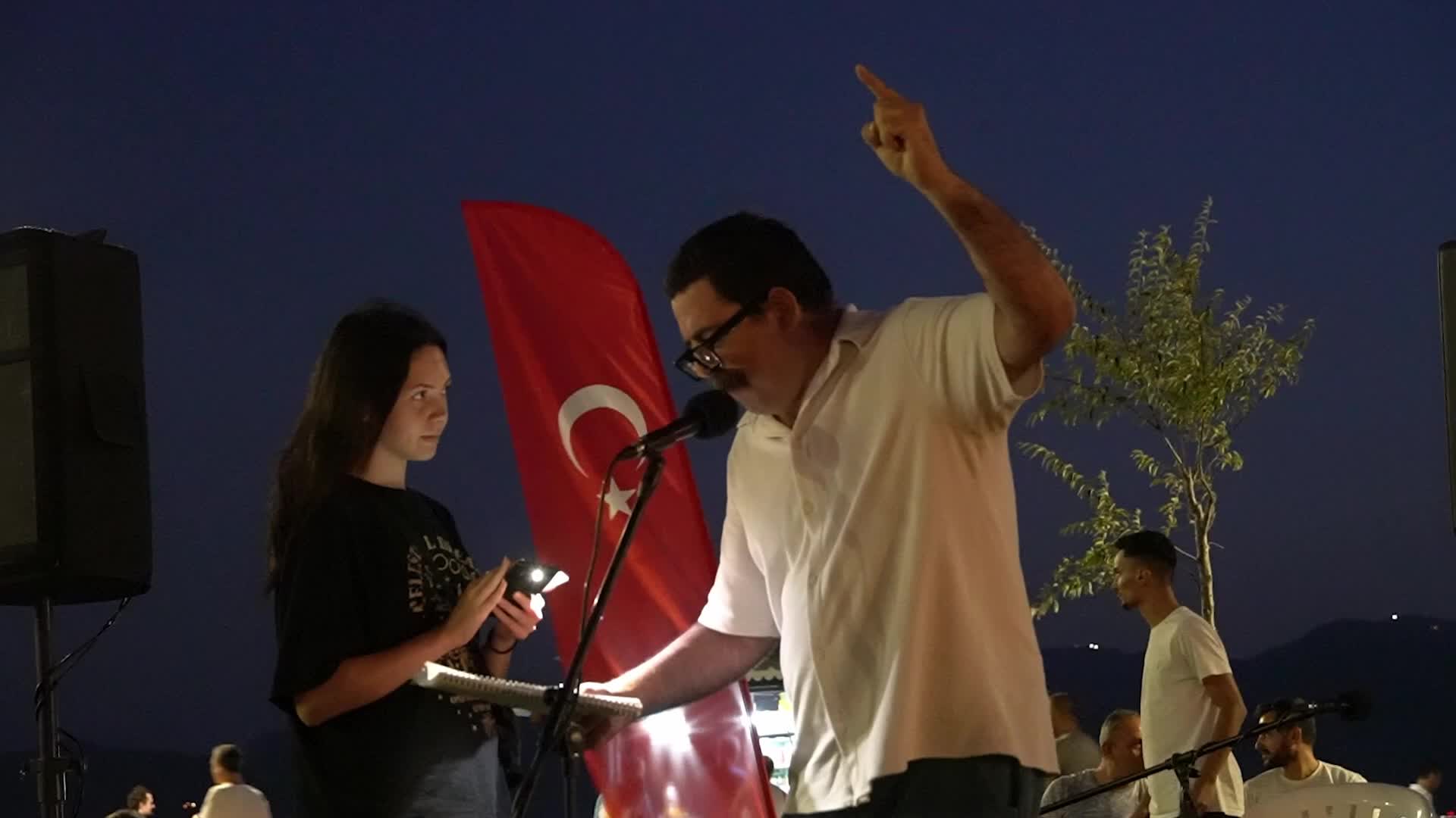 Izmir Marks World Peace Day with Poetry and Dance