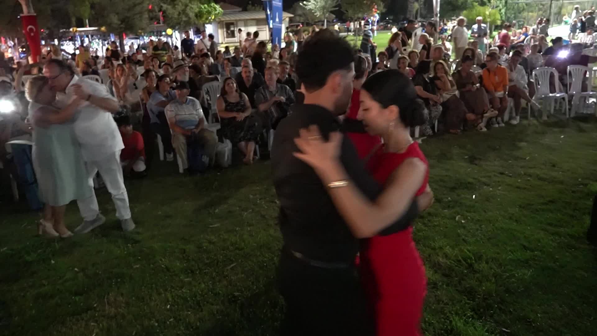 Izmir Marks World Peace Day with Poetry and Dance