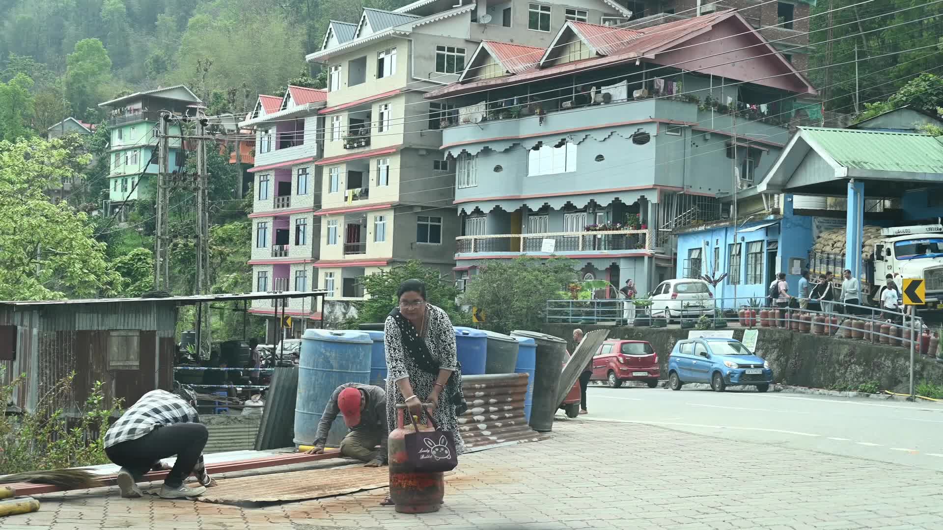 LPG Gas Crisis In Sikkim - Eastern Himalaya - India