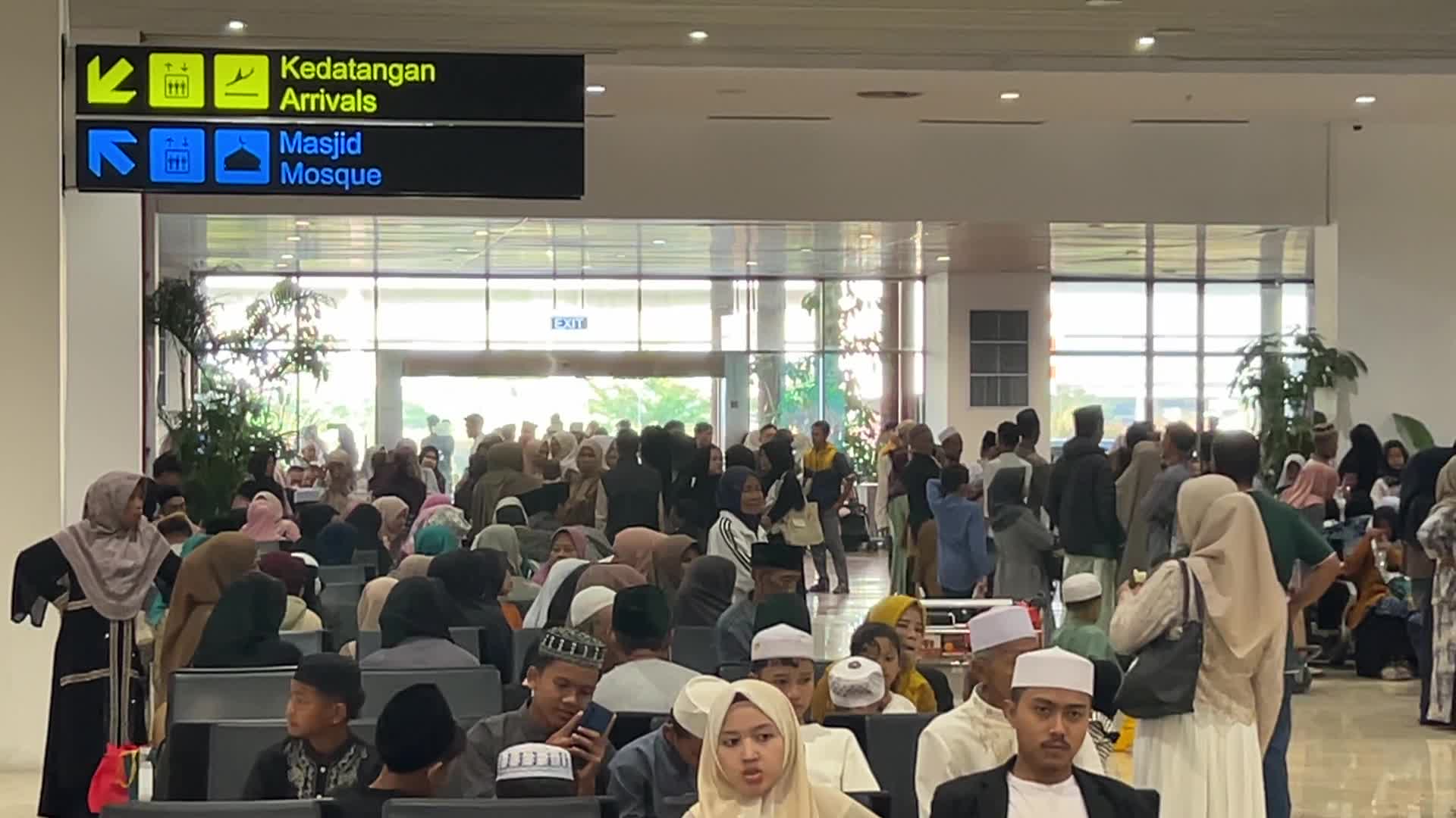 Soekarno-Hatta International Airport Temporarily Closed Due to Volcanic Ash from Anak Krakatau