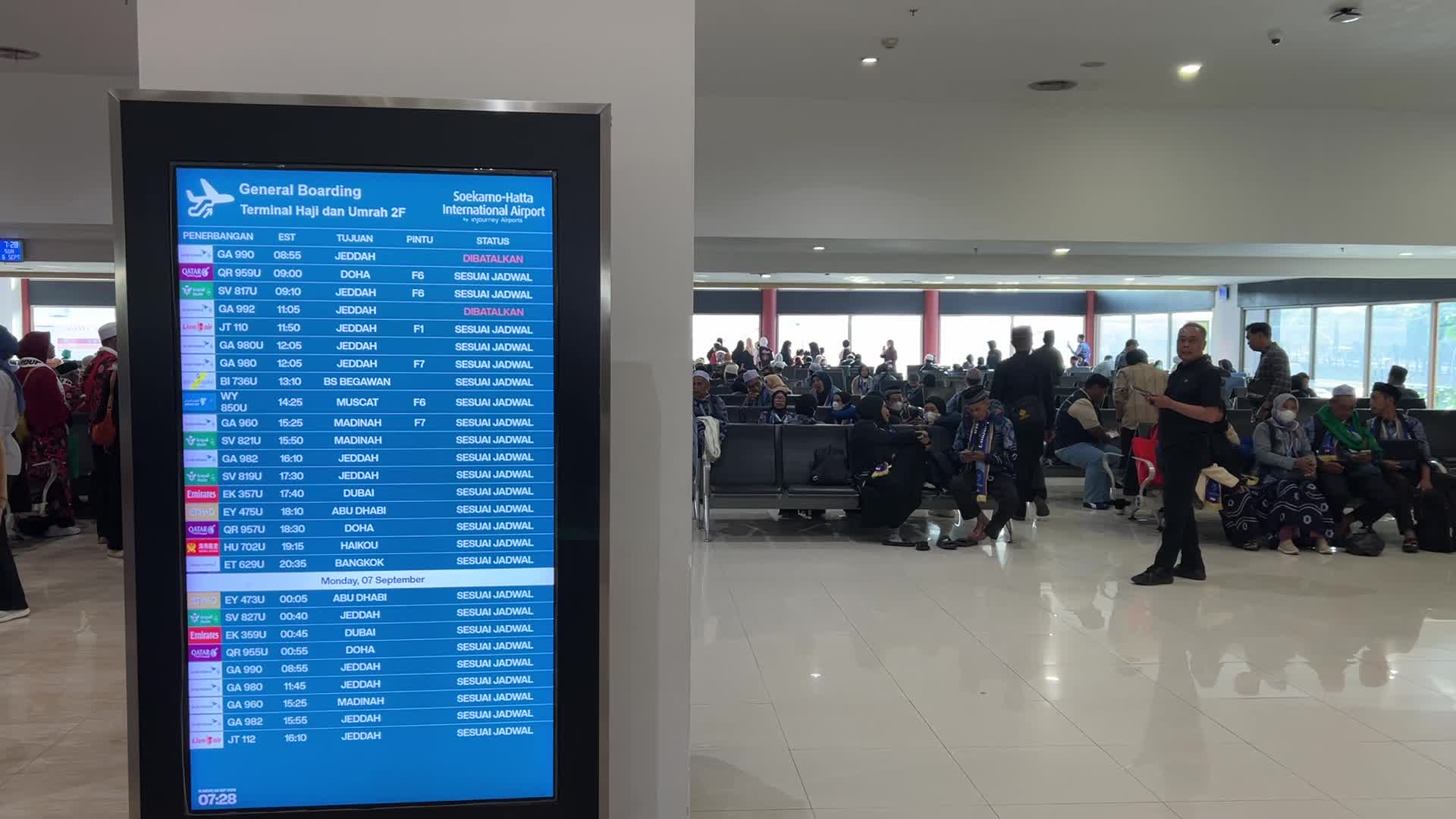 Soekarno-Hatta International Airport Temporarily Closed Due to Volcanic Ash from Anak Krakatau