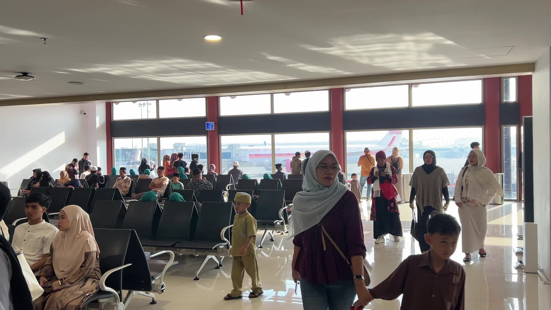 Soekarno-Hatta International Airport Temporarily Closed Due to Volcanic Ash from Anak Krakatau
