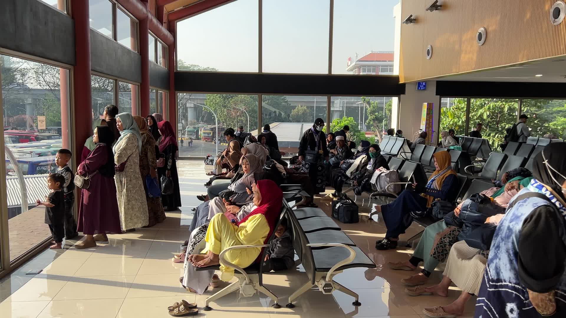Soekarno-Hatta International Airport Temporarily Closed Due to Volcanic Ash from Anak Krakatau