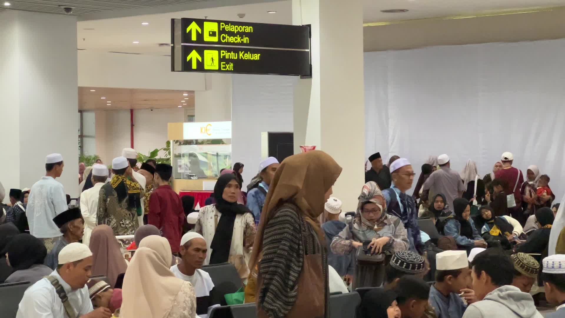 Soekarno-Hatta International Airport Temporarily Closed Due to Volcanic Ash from Anak Krakatau