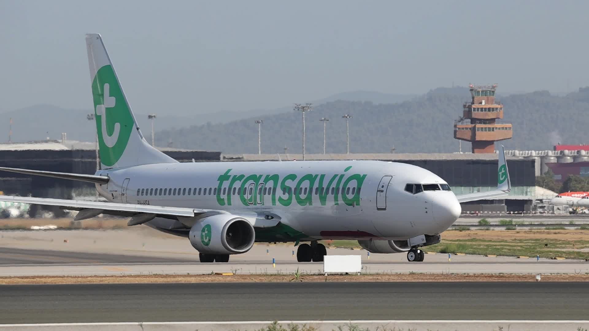 A Transavia Boeing 737 prepares for takeoff from Barcelona Airport