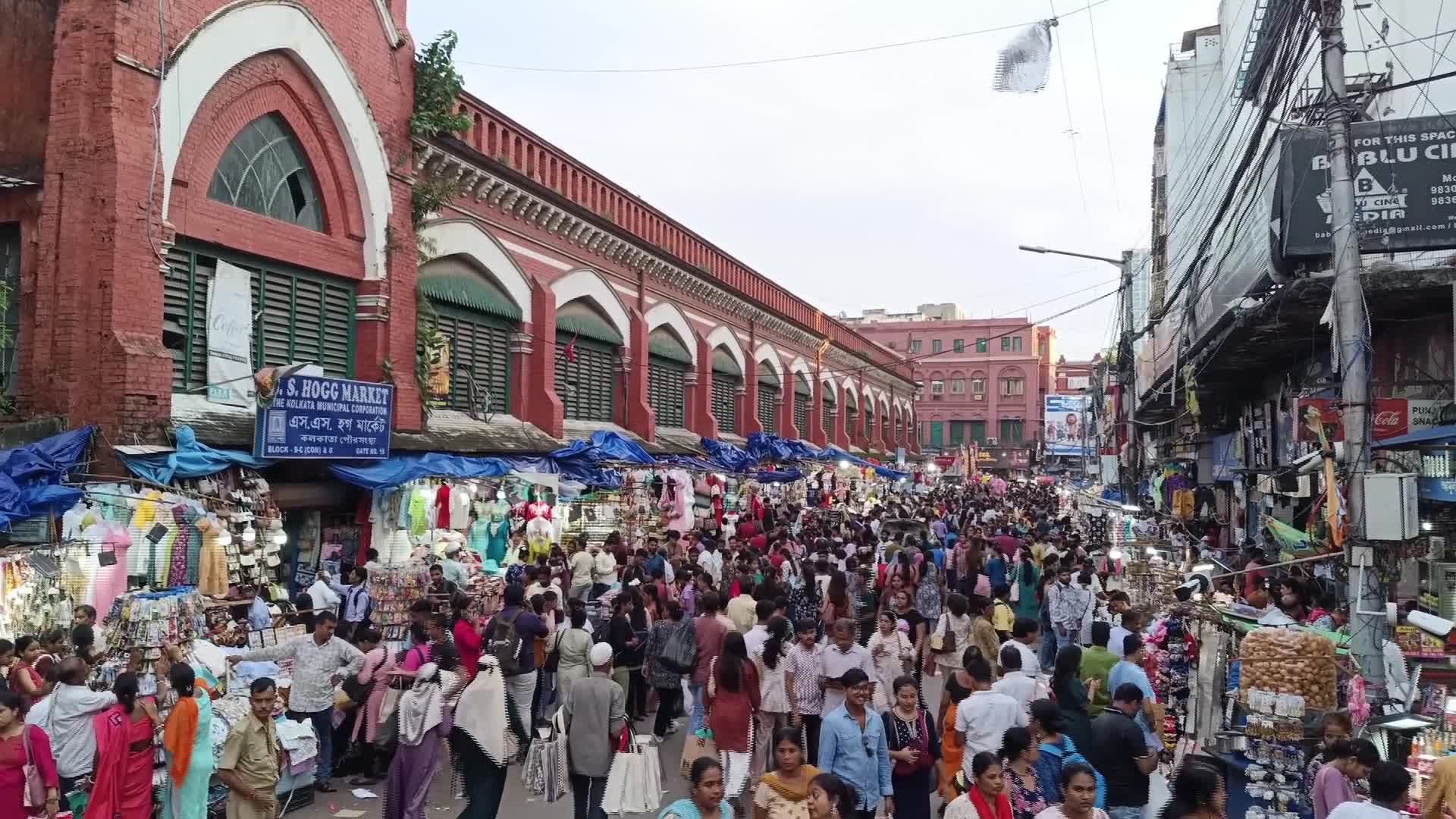 Pepuls gader marketing ahead the Durga puja festival in Kolkata - 09/21/2026