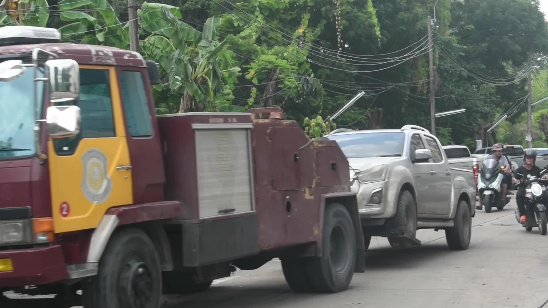 Residents evacuate their damage vehicles cause from heavy floods in Bangkok.