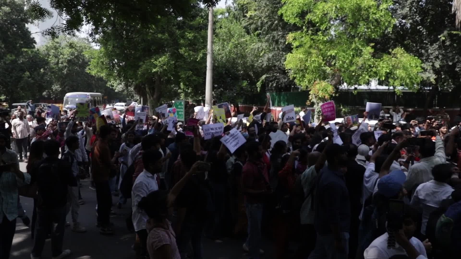 Delhi Protesters Demand Chief Election Commissioner’s Resignation