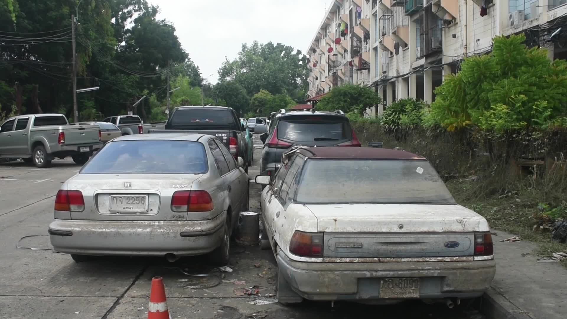 Soldiers and volunteers restore area after effected from heavy floods in Bangkok.