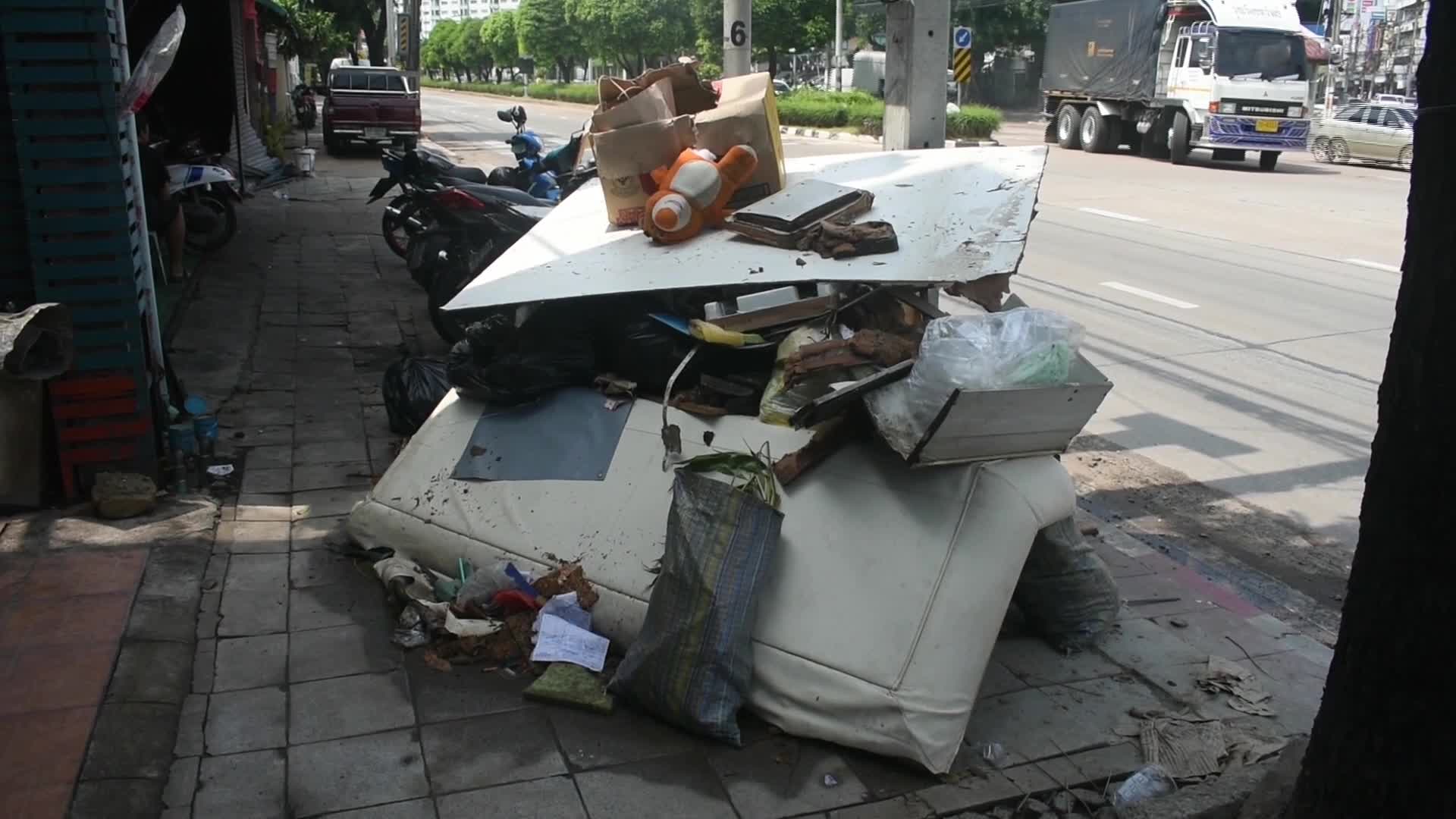 Soldiers and volunteers restore area after effected from heavy floods in Bangkok. - 10/02/2026
