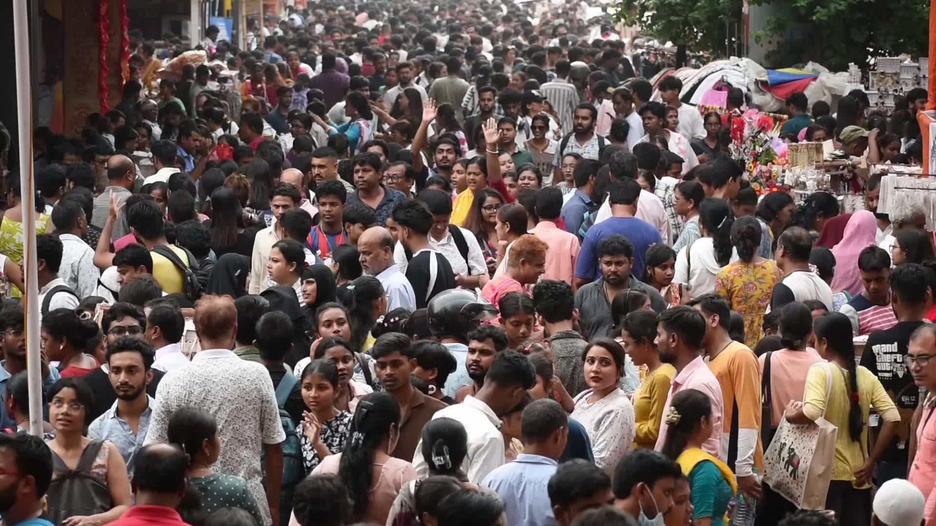 Surge of Shoppers Ahead of Durga Puja festival in Kolkata, India
