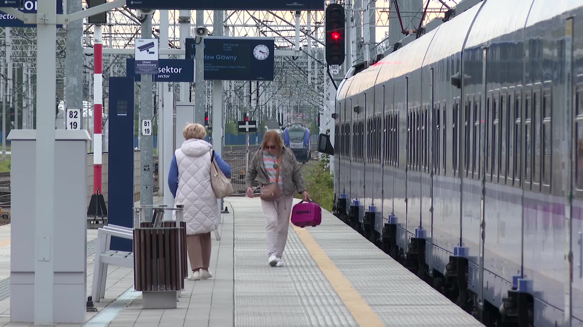 Poland: train station alert