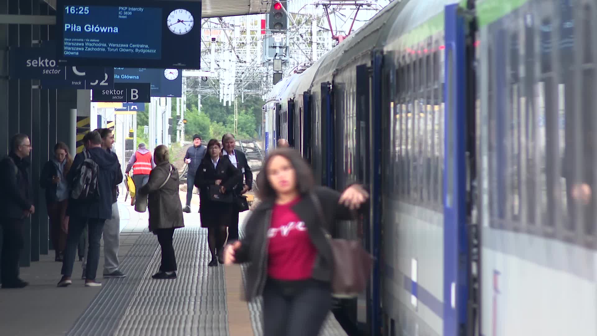Poland: train station alert