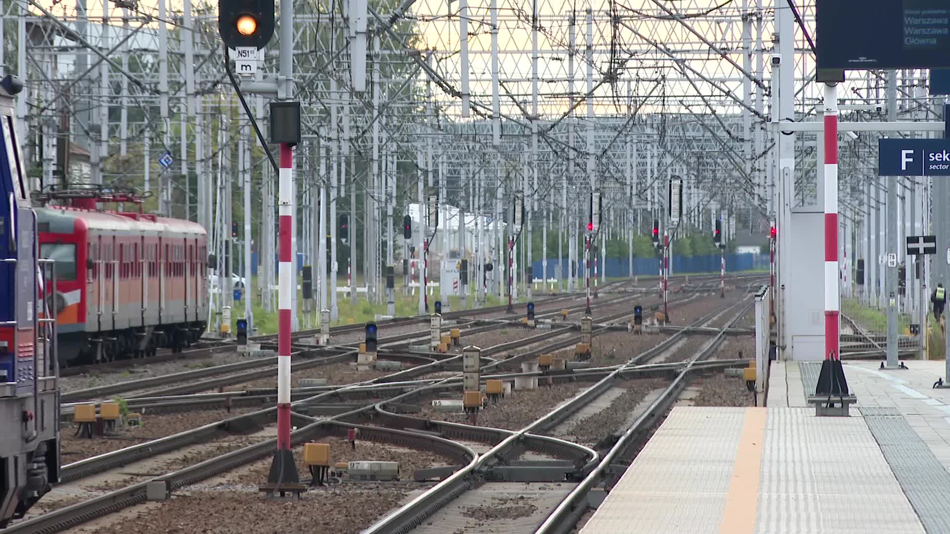 Poland: train station alert