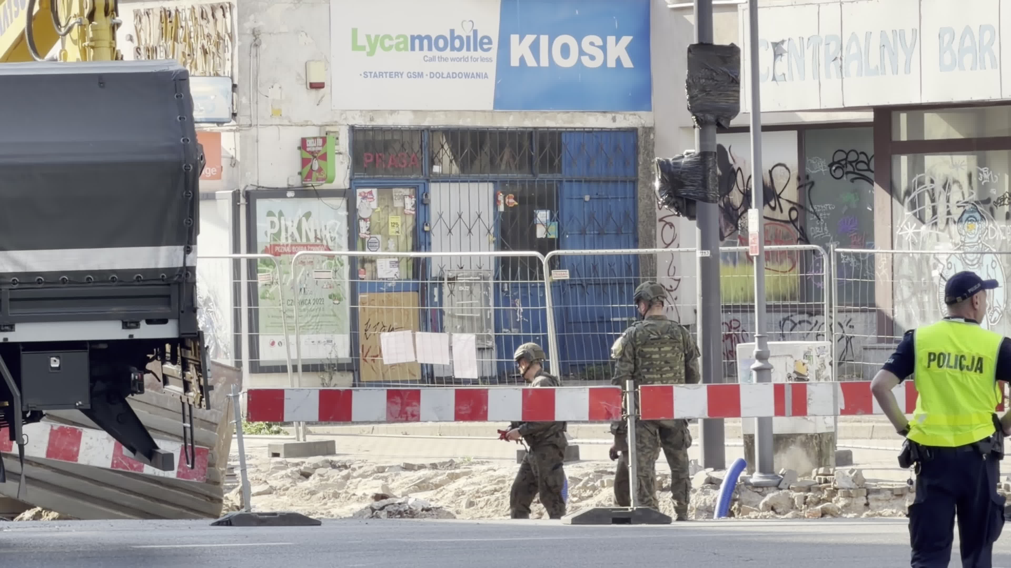 Emergency services respond after construction company finds alleged World War II bomb in Warsaw