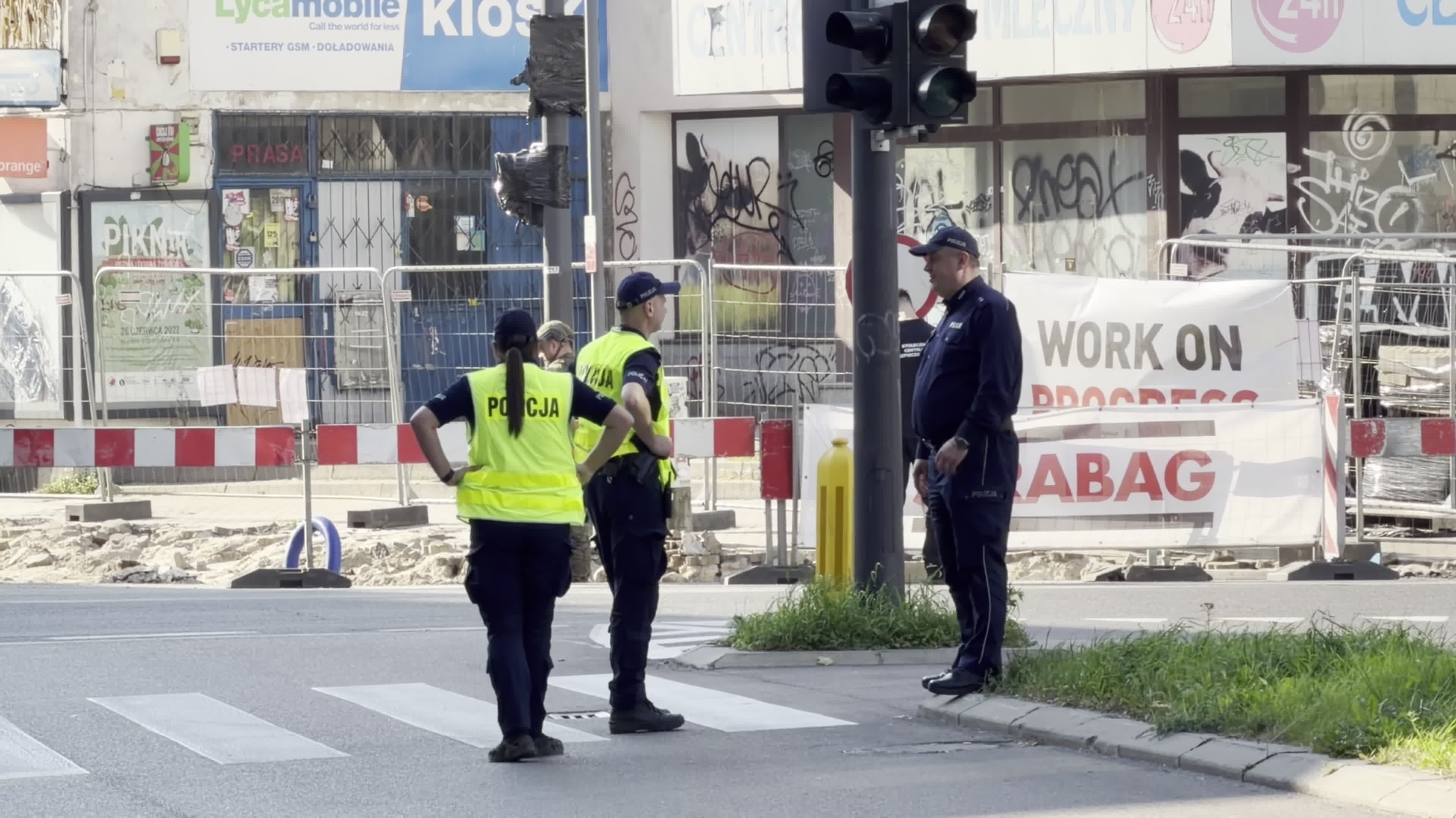 Emergency services respond after construction company finds alleged World War II bomb in Warsaw
