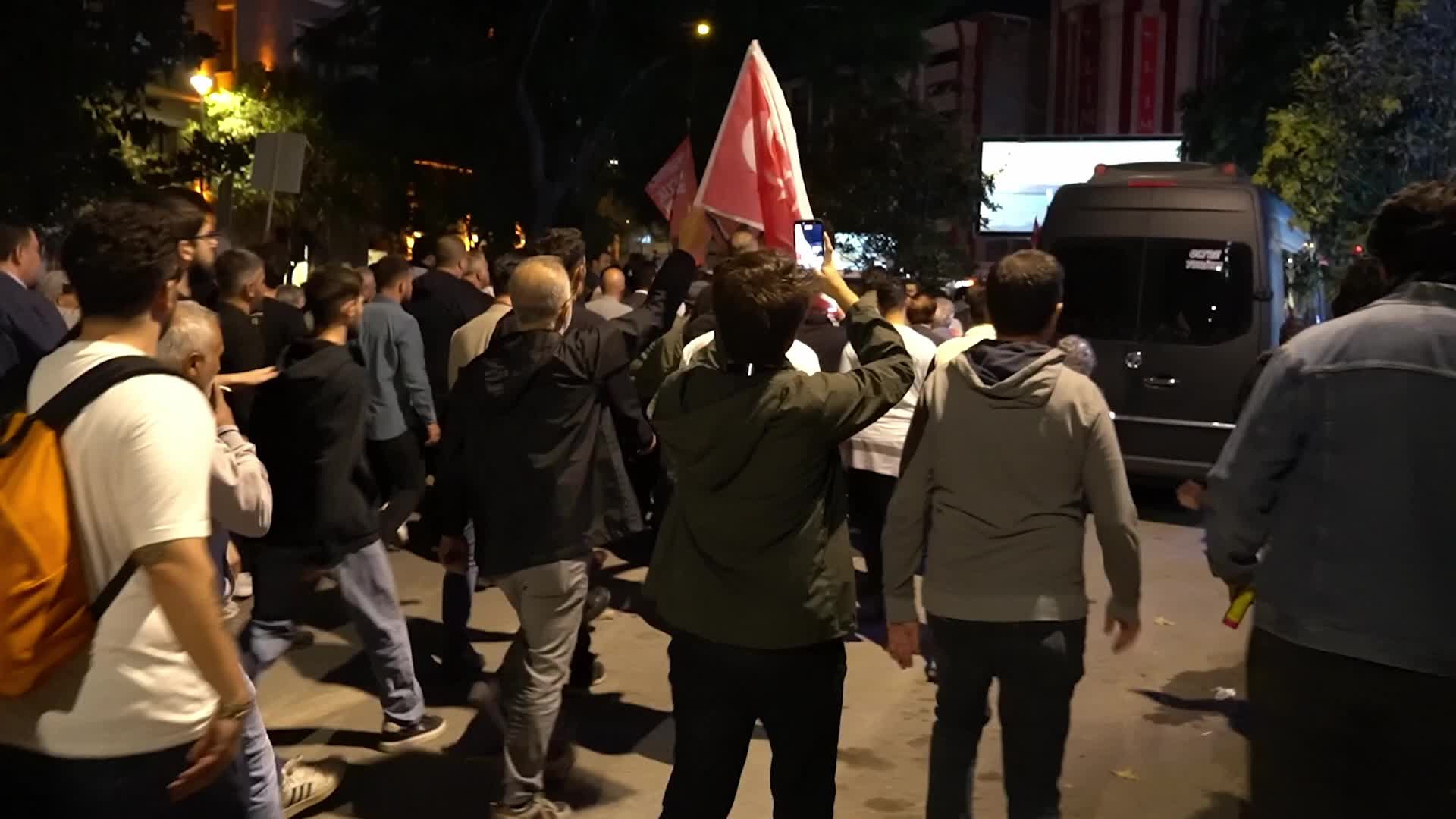 Protests in Izmir after Mayor Cemil Tugay joined AK Party