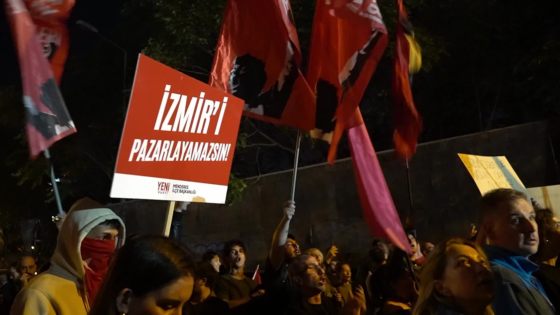 Protests in Izmir after Mayor Cemil Tugay joined AK Party