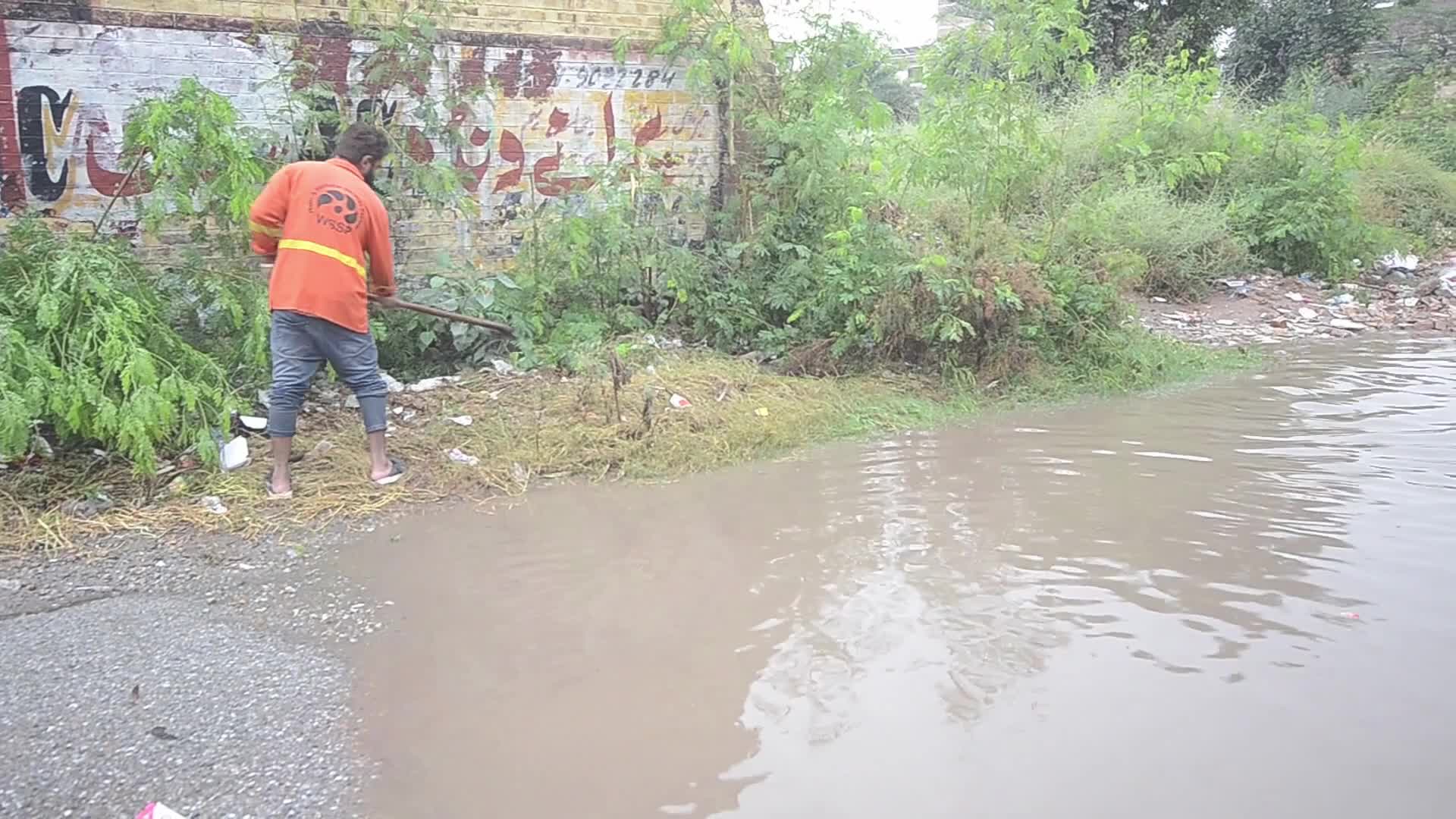Heavy Rain Damages Roads and Disrupts Traffic in Peshawar