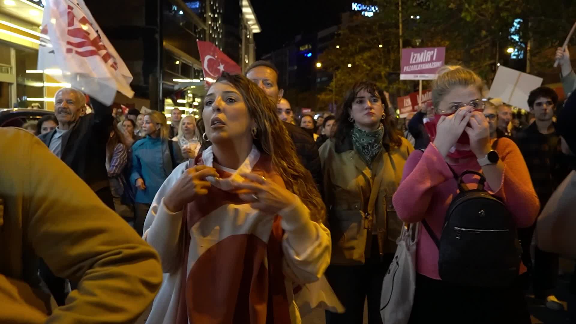 Protests in Izmir after Mayor Cemil Tugay joined AK Party