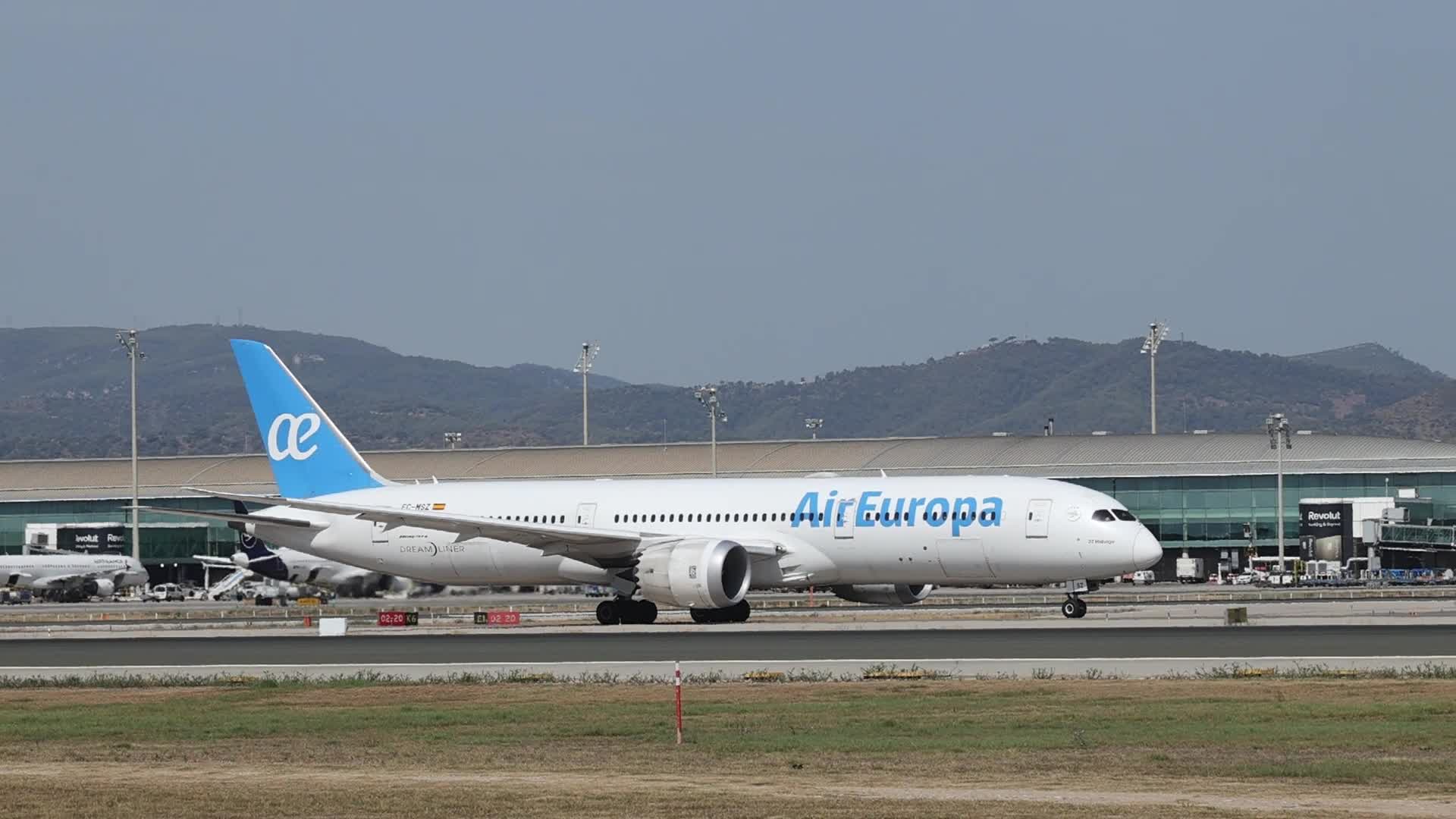 An Air Europa Boeing 787 heads toward the runway as a Ryanair takes off.