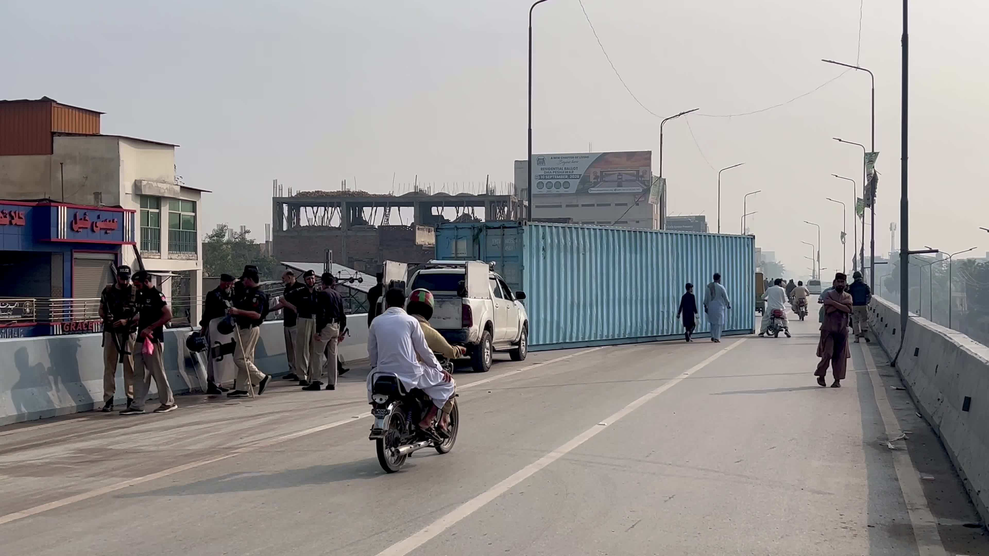 Situation in Peshawar as opposition PTI advances long march toward Islamabad