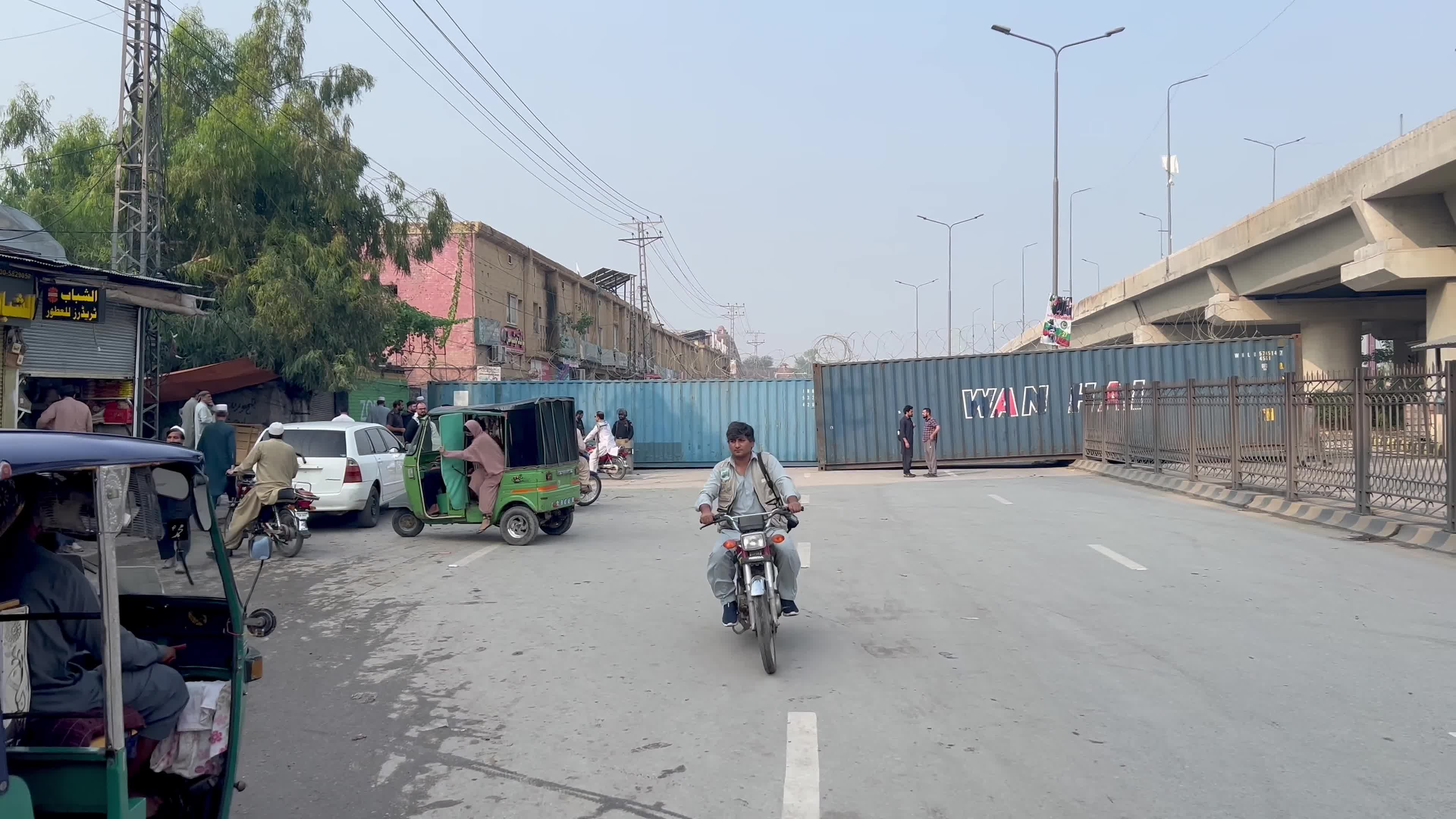 Situation in Peshawar as opposition PTI advances long march toward Islamabad