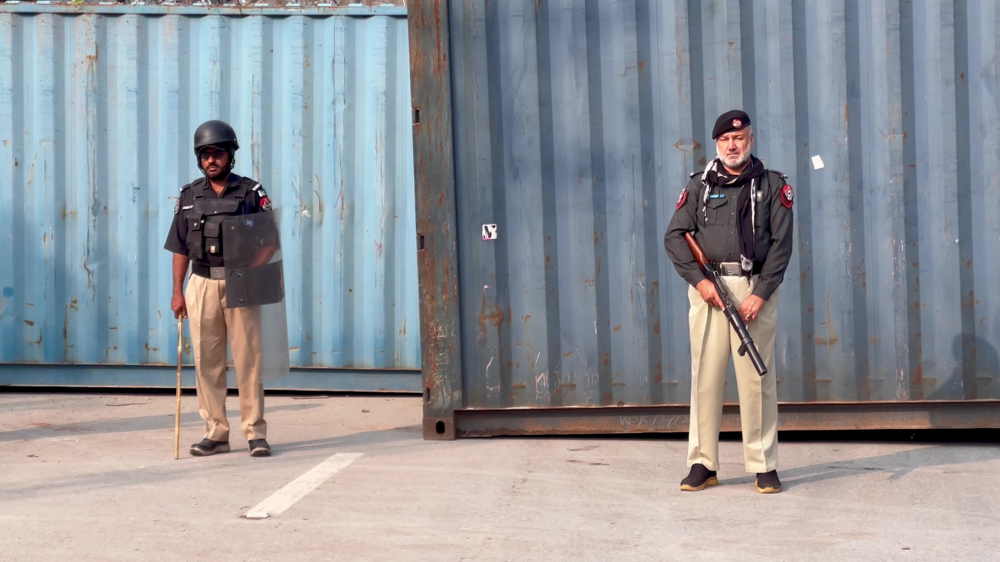 Situation in Peshawar as opposition PTI advances long march toward Islamabad
