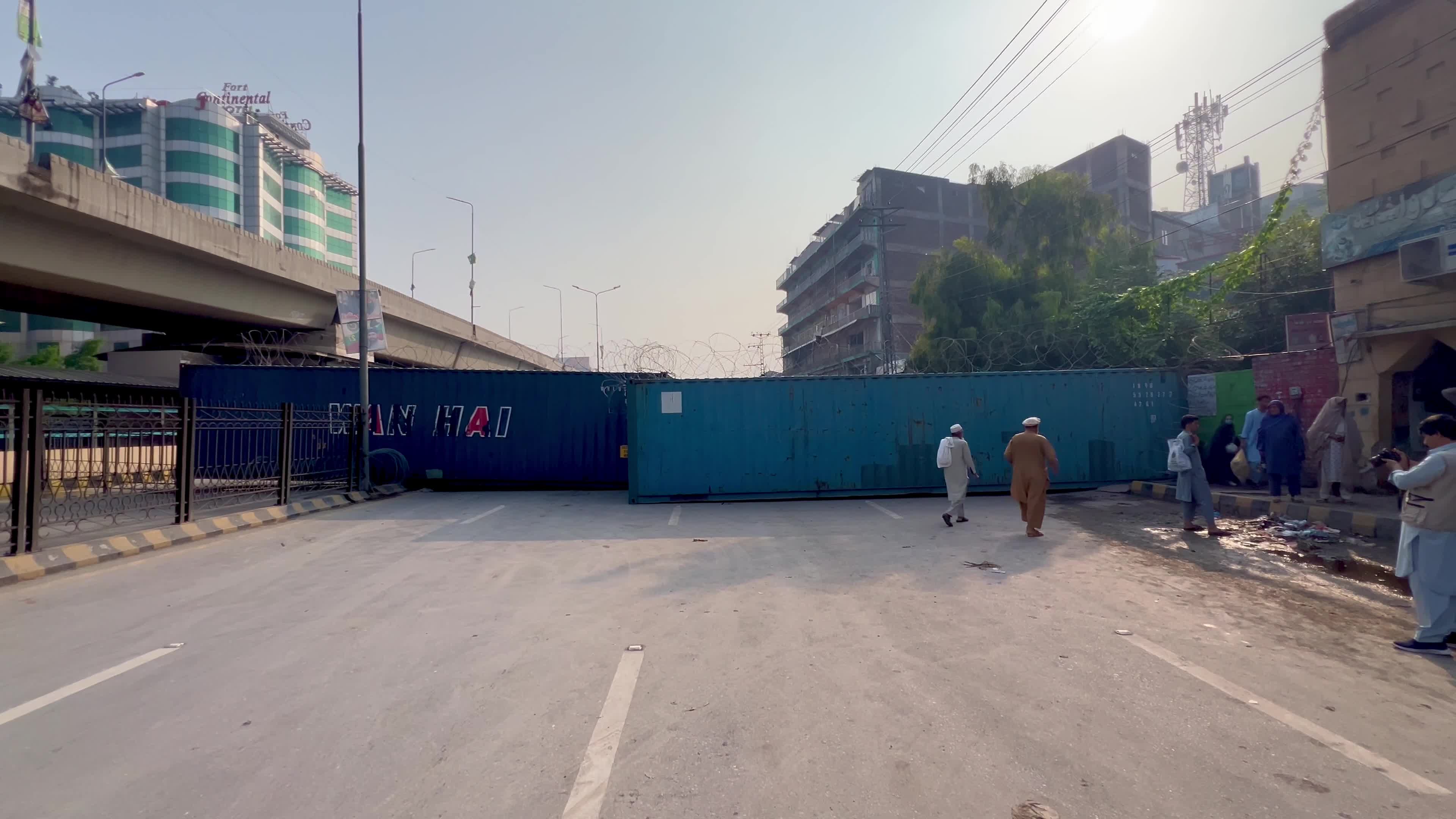Situation in Peshawar as opposition PTI advances long march toward Islamabad